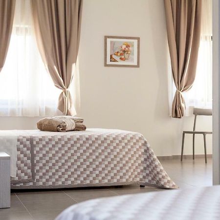 Riviera Hub Otel Cisano sul Neva Dış mekan fotoğraf