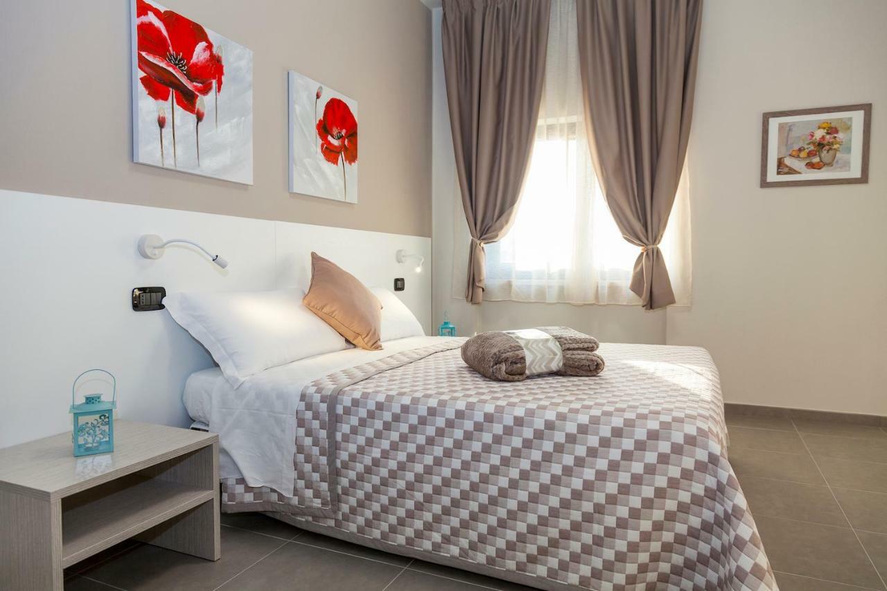 Riviera Hub Otel Cisano sul Neva Dış mekan fotoğraf