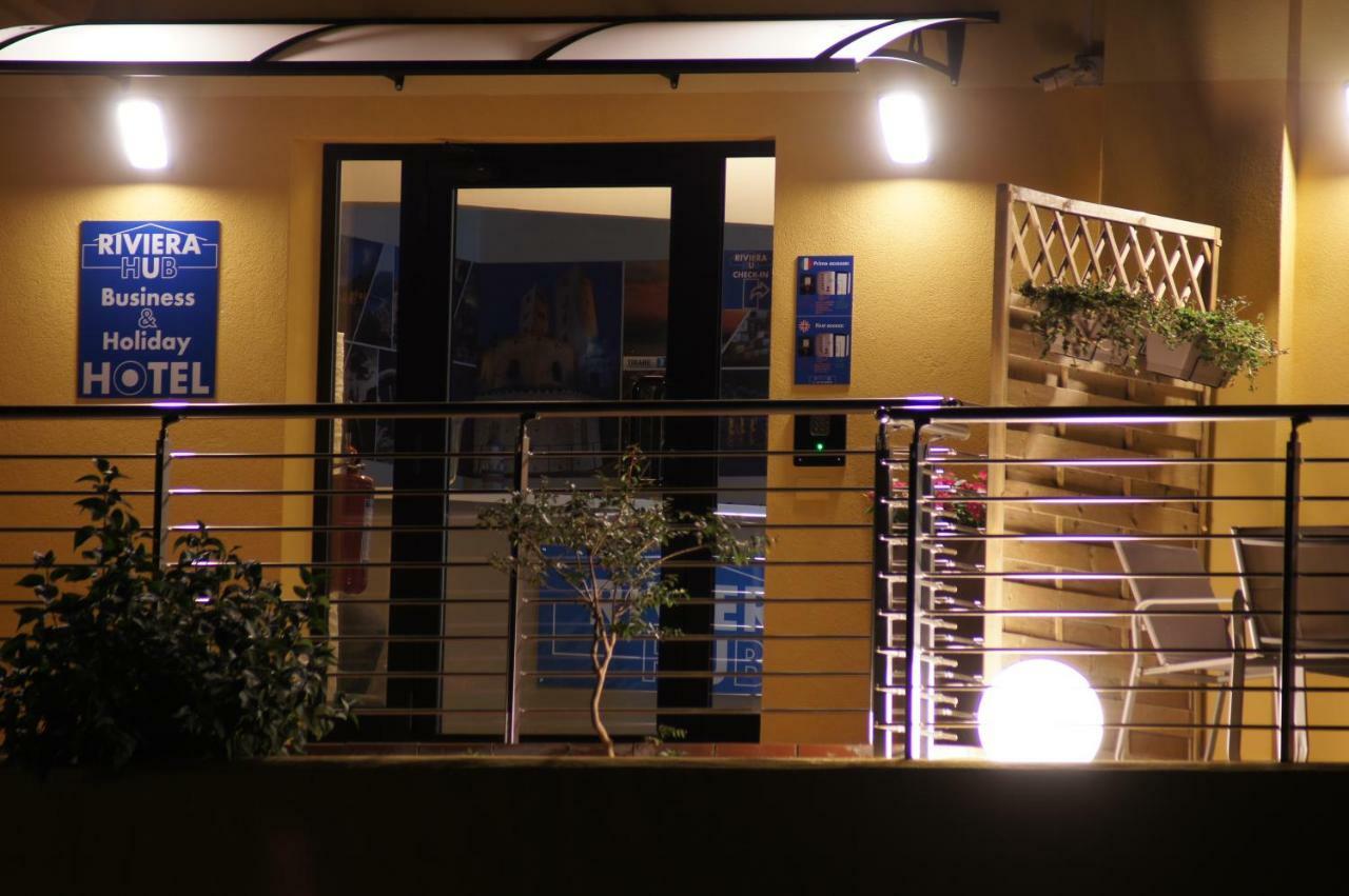 Riviera Hub Otel Cisano sul Neva Dış mekan fotoğraf