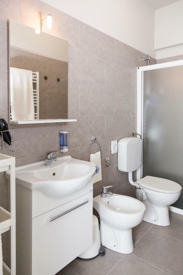 Riviera Hub Otel Cisano sul Neva Dış mekan fotoğraf