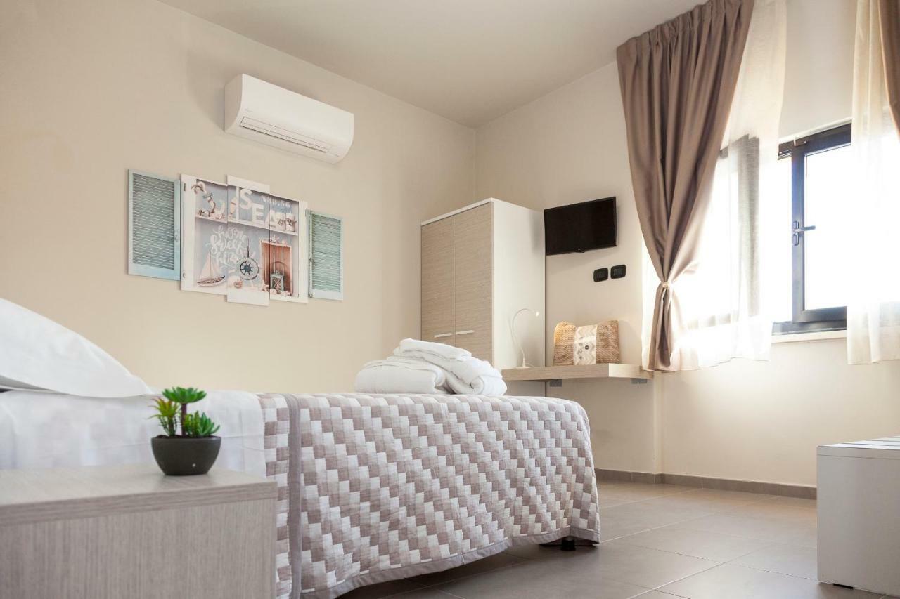 Riviera Hub Otel Cisano sul Neva Dış mekan fotoğraf