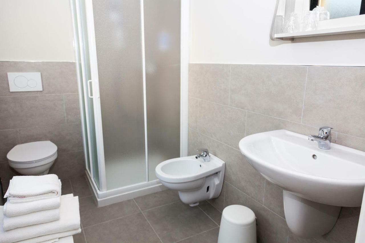 Riviera Hub Otel Cisano sul Neva Dış mekan fotoğraf