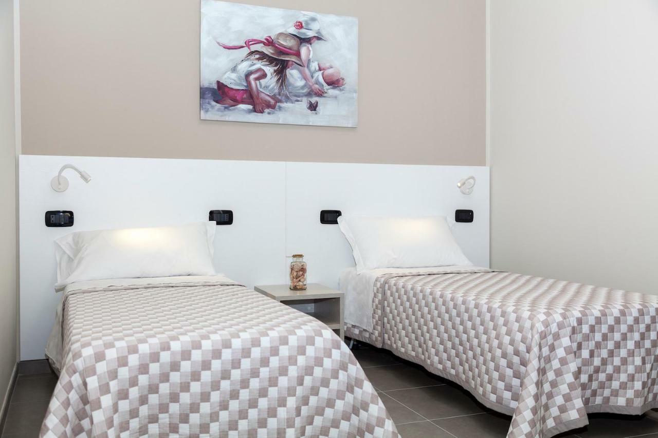 Riviera Hub Otel Cisano sul Neva Dış mekan fotoğraf