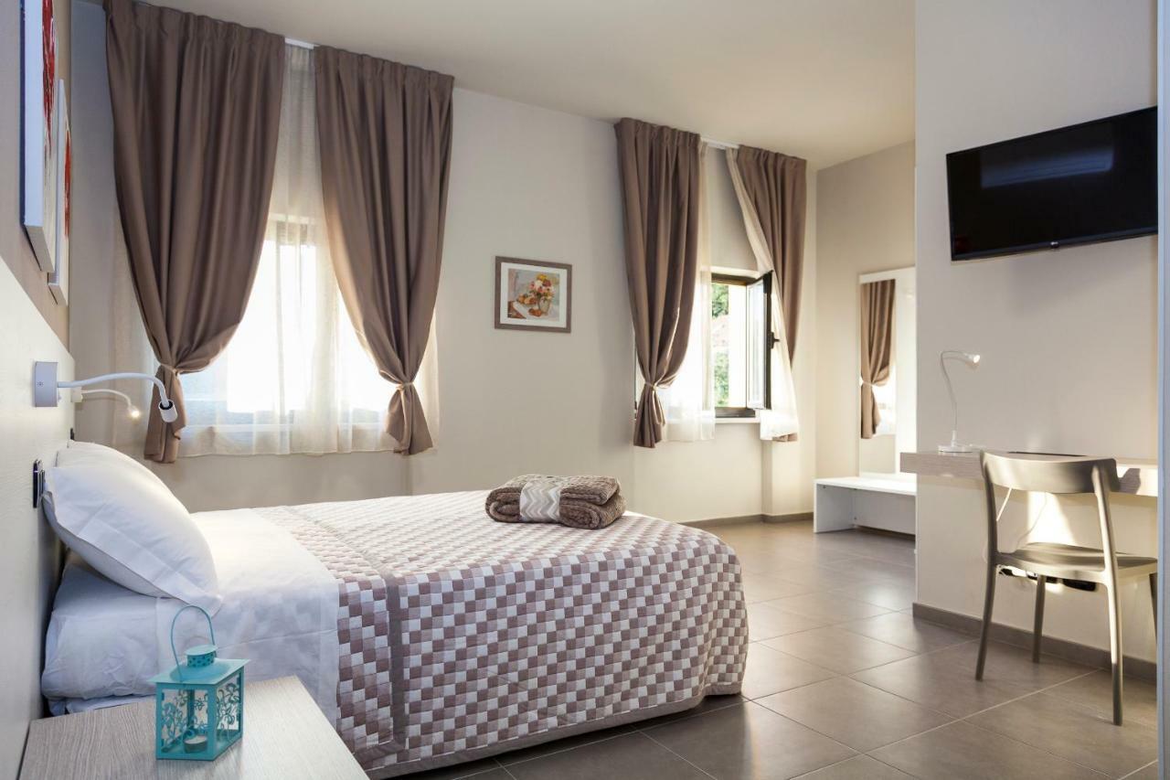 Riviera Hub Otel Cisano sul Neva Dış mekan fotoğraf