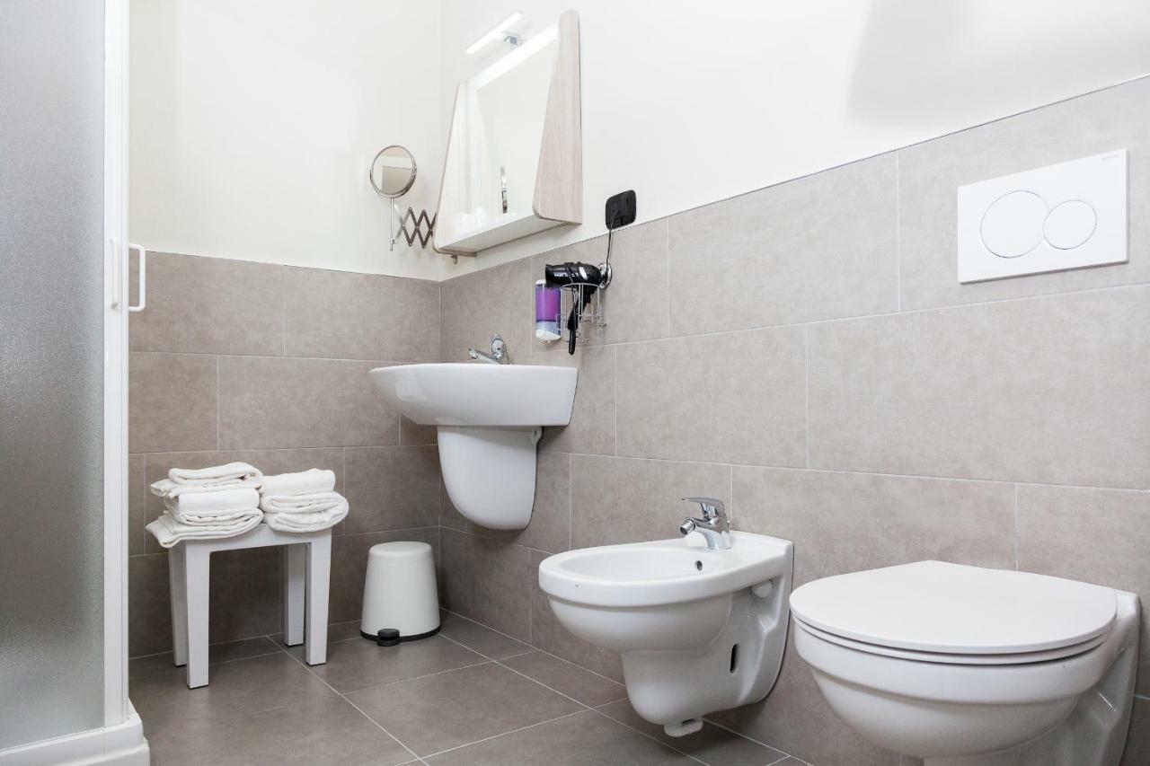 Riviera Hub Otel Cisano sul Neva Dış mekan fotoğraf