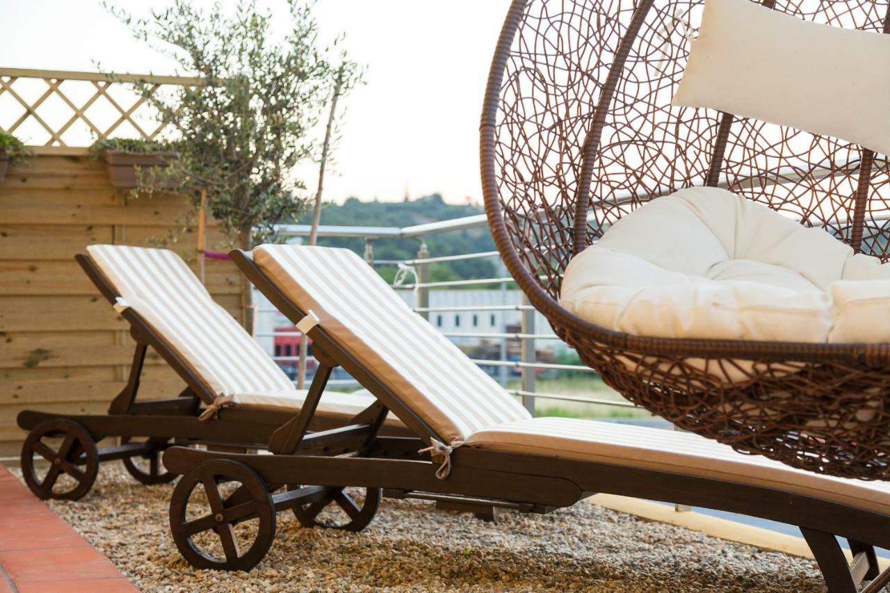 Riviera Hub Otel Cisano sul Neva Dış mekan fotoğraf