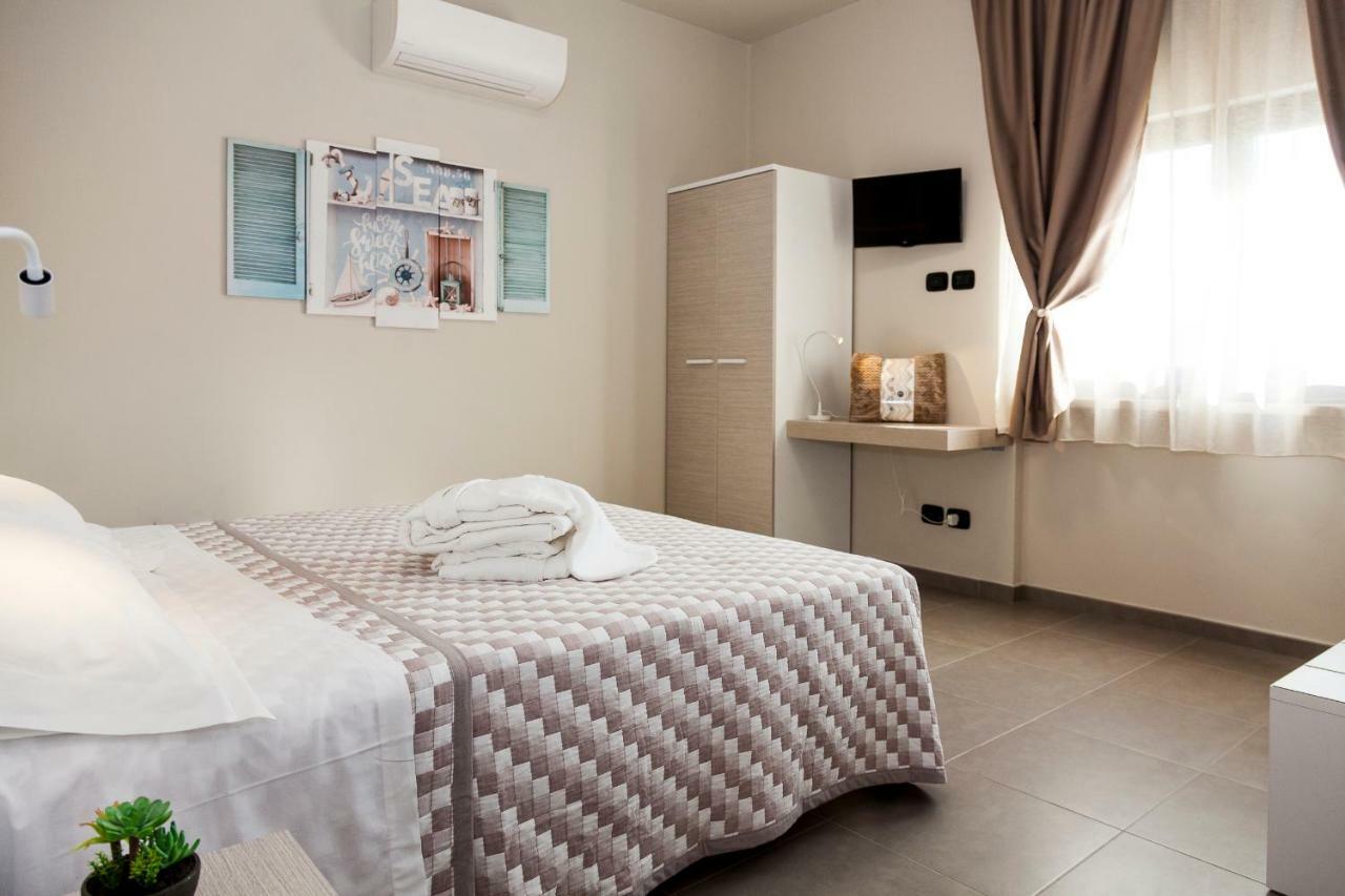 Riviera Hub Otel Cisano sul Neva Dış mekan fotoğraf