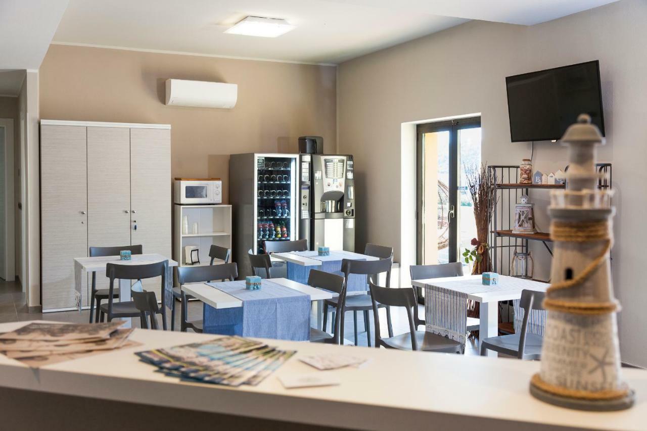 Riviera Hub Otel Cisano sul Neva Dış mekan fotoğraf